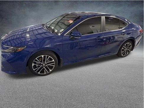Used 2026 Toyota Camry XLE FWD image 4