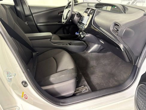 Used 2022 Toyota Prius LE image 13