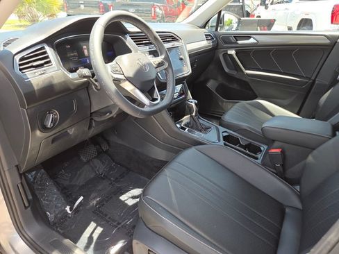 Used 2023 Volkswagen Tiguan SE FWD image 31
