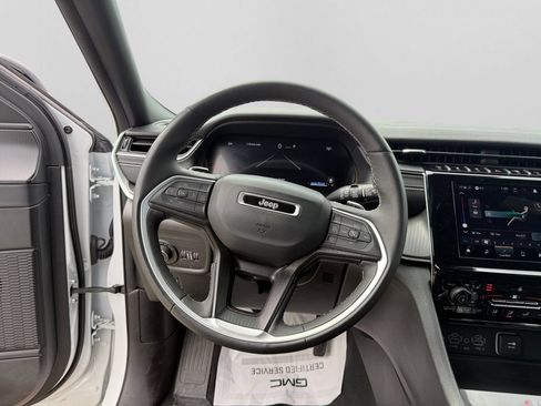 Used 2024 Jeep Grand Cherokee Altitude RWD image 15