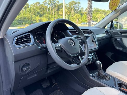 Used 2021 Volkswagen Tiguan S FWD image 5
