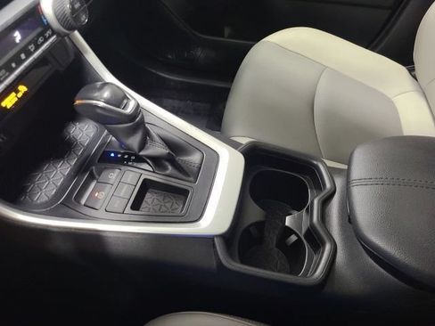 Used 2019 Toyota RAV4 XLE Premium FWD image 30
