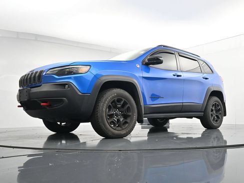 Used 2022 Jeep Cherokee Trailhawk w/ Sound & Nav Group AWD/4WD image 32