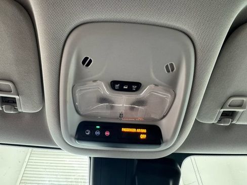 Used 2023 Chevrolet TrailBlazer LT FWD image 38