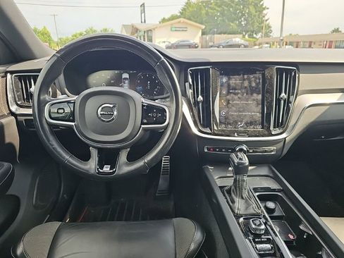 Used 2019 Volvo S60 T5 R-Design FWD image 2