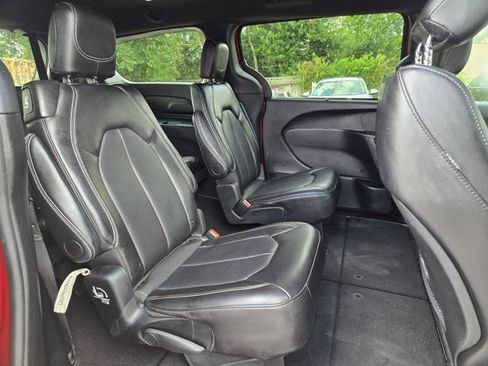 Used 2025 Chrysler Pacifica Select FWD image 26