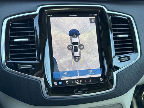 Used 2023 Volvo XC90 B6 Plus w/ Protection Package Premier image 21