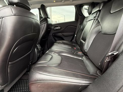 Used 2019 Jeep Cherokee Trailhawk w/ Comfort/Convenience Group AWD/4WD image 41