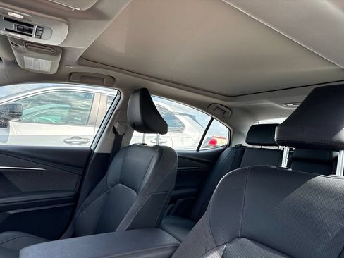 Used 2025 Toyota Camry XLE w/ Premium Plus Package FWD image 15