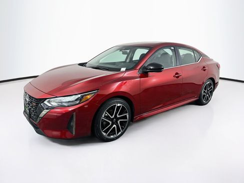Used 2025 Nissan Sentra SR FWD image 3