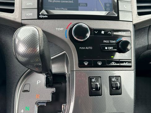 Used 2015 Toyota Venza XLE image 29