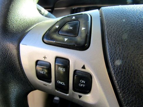 Used 2016 Ford Taurus SE image 23