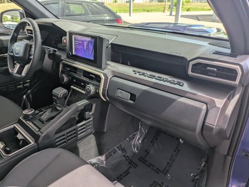Used 2025 Toyota Tacoma TRD Sport AWD/4WD image 21