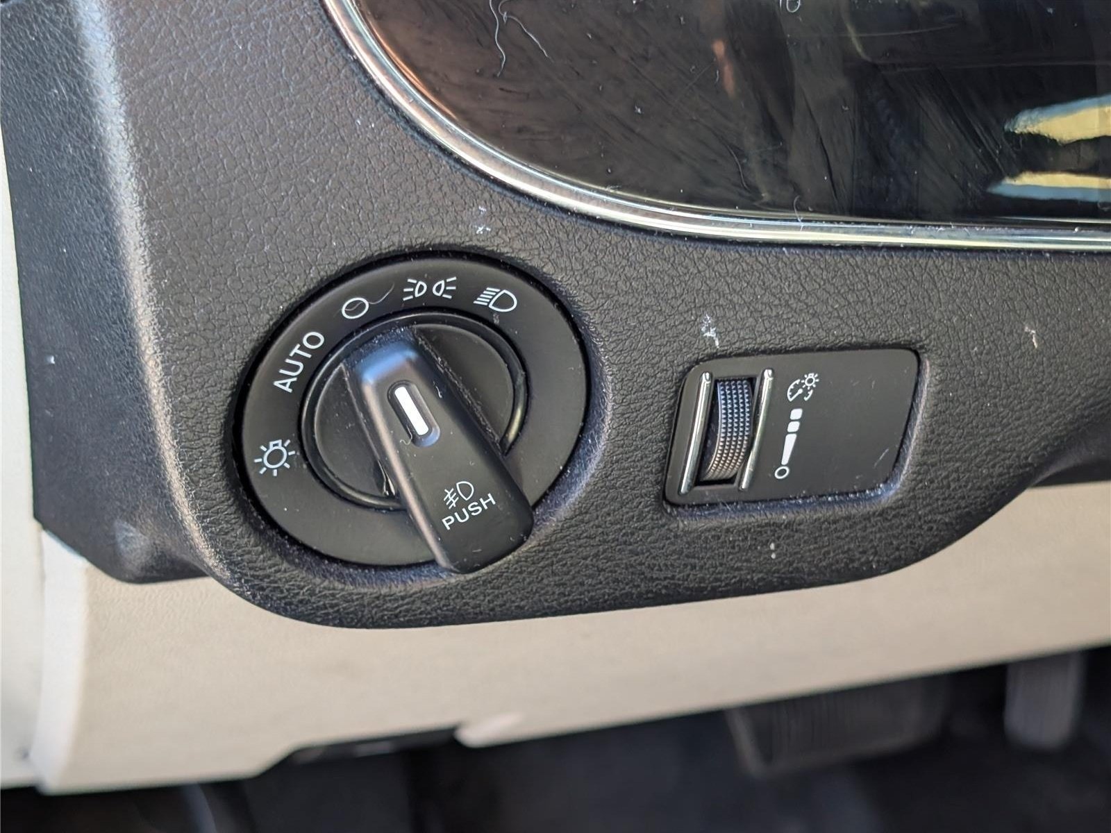 Used 2020 Dodge Grand Caravan SXT FWD image 22