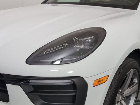 Used 2025 Porsche Macan image 13
