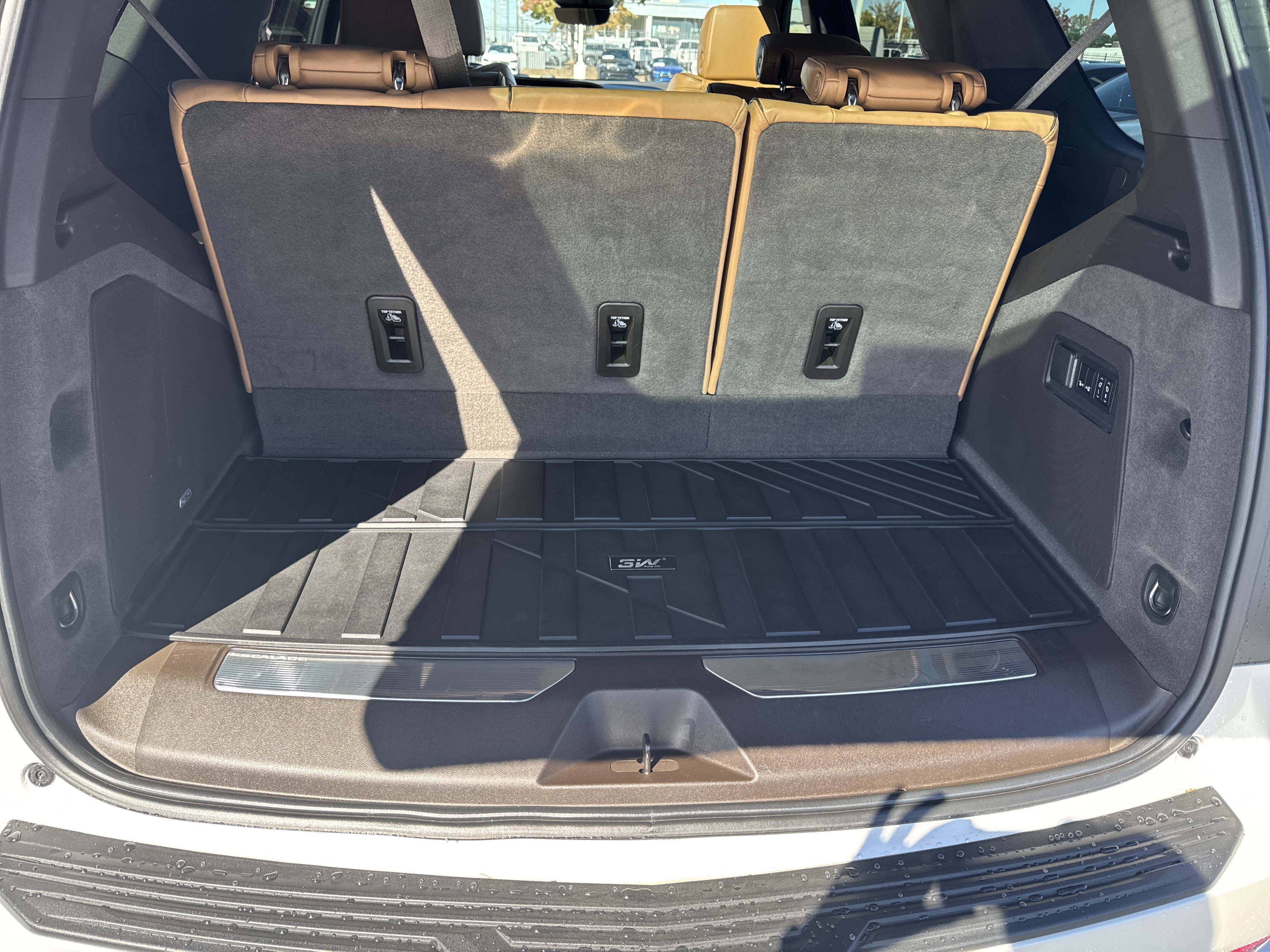 Used 2021 Cadillac Escalade Premium Luxury w/ Driver Assist Tech Package AWD/4WD image 34