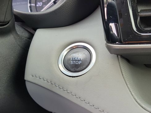 Used 2021 Toyota Highlander XLE image 28