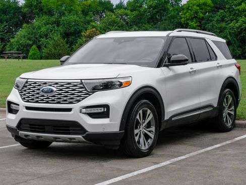 Used 2020 Ford Explorer Platinum w/ Premium Technology Package AWD/4WD image 3