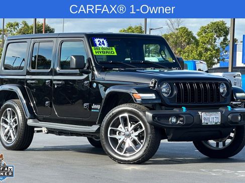Used 2024 Jeep Wrangler Unlimited image 2