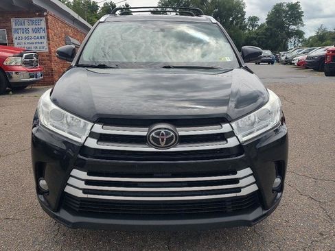 Used 2018 Toyota Highlander XLE AWD/4WD image 8