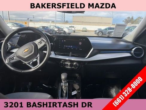 Used 2025 Chevrolet Trax LT w/ LT Convenience Package image 12