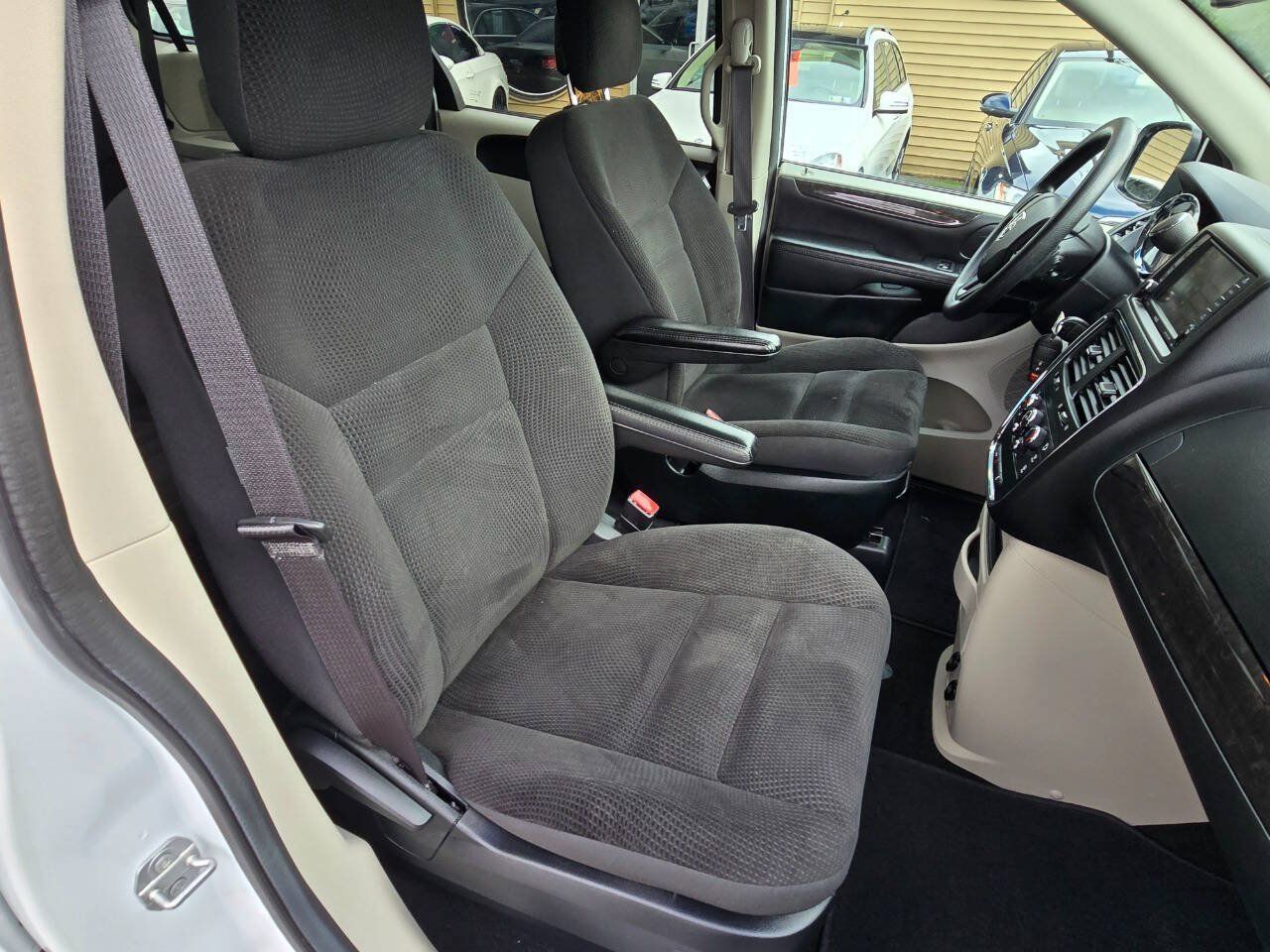 Used 2018 Dodge Grand Caravan SE w/ UConnect Hands-Free Group FWD image 31