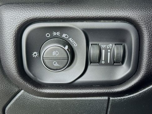 Used 2022 RAM 2500 Laramie w/ Snow Chief Group AWD/4WD image 2