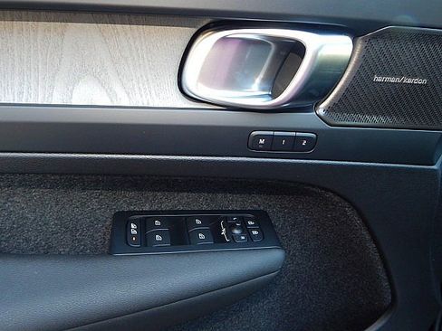 New 2026 Volvo XC40 B5 Ultra w/ Climate Package image 15