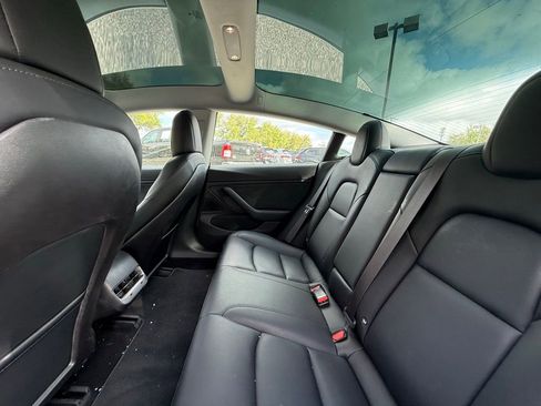 Used 2018 Tesla Model 3 Long Range image 16