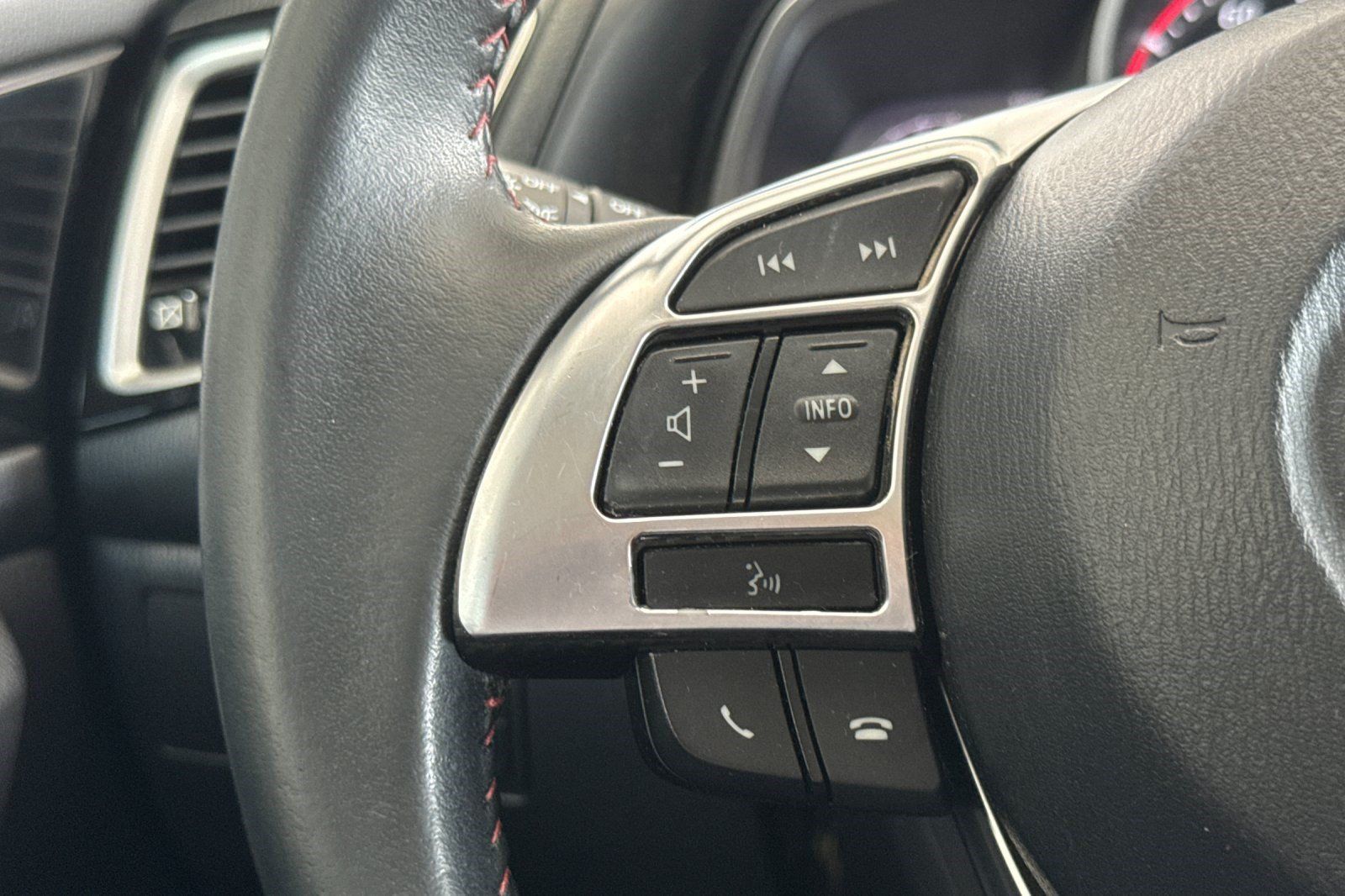 Used 2014 MAZDA MAZDA3 i Touring w/ Technology Package FWD image 29