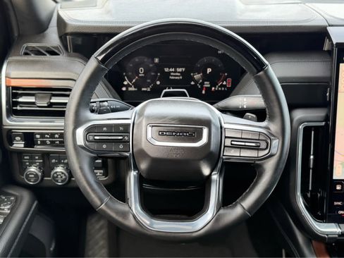 Used 2025 GMC Yukon Denali w/ Denali Reserve Package image 16