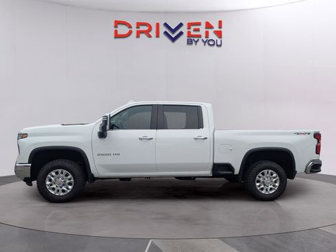 Used 2024 Chevrolet Silverado 2500 LTZ w/ LTZ Convenience Package image 2