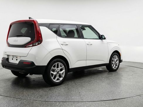 Used 2025 Kia Soul LX w/ LX Technology Package image 9