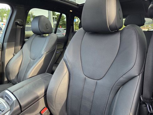 Used 2022 BMW X5 xDrive40i w/ M Sport Package image 16