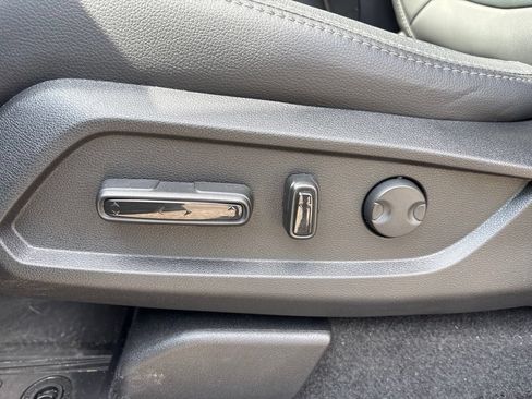 Used 2025 Honda Pilot EX-L image 18
