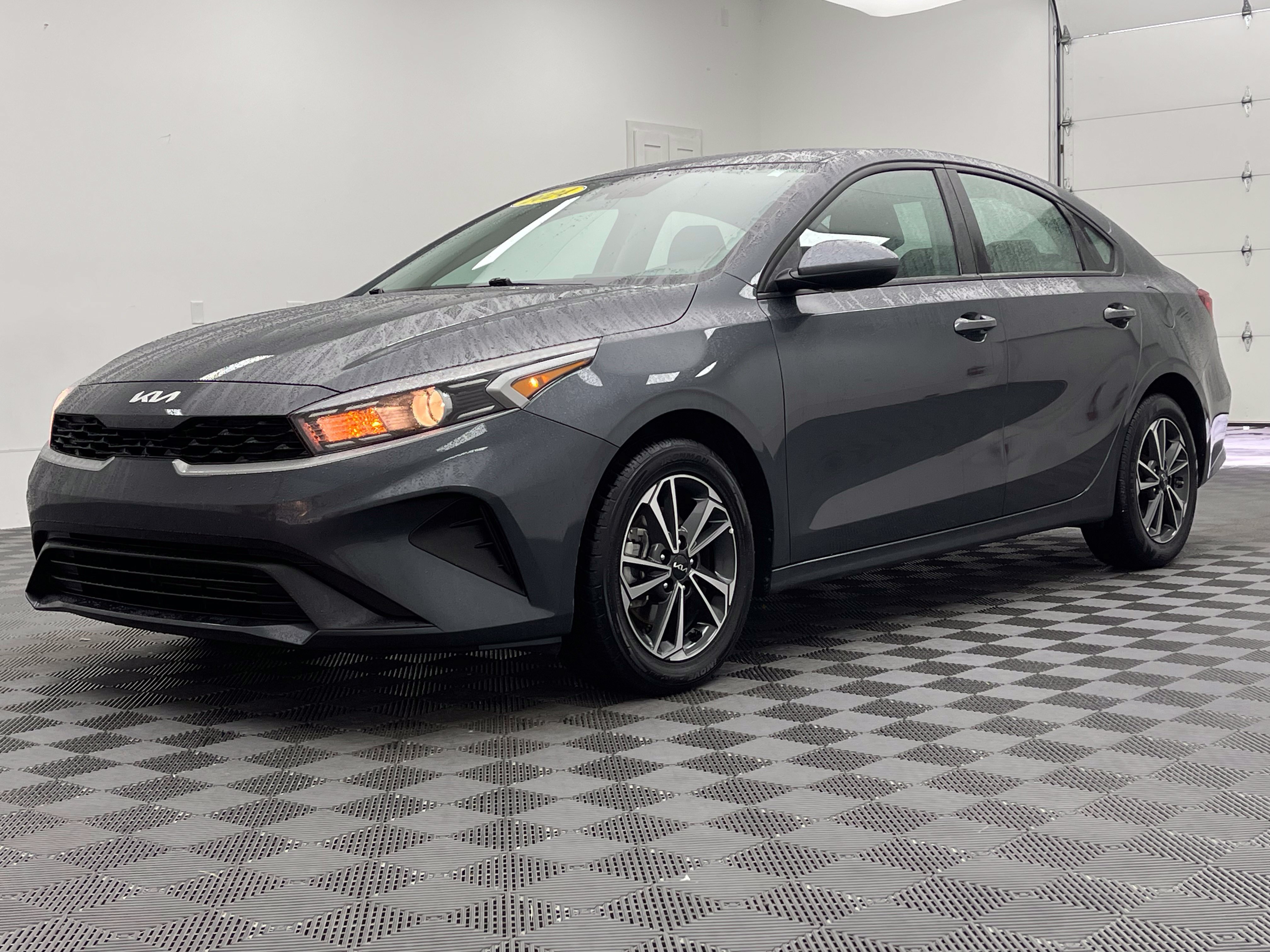 Used 2024 Kia Forte LXS FWD image 2