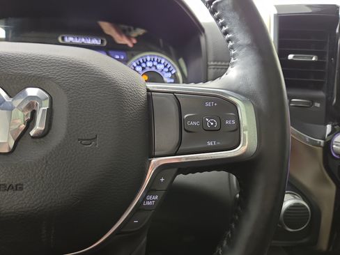 Used 2019 RAM 1500 Laramie AWD/4WD image 16