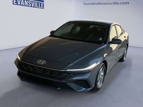 New 2026 Hyundai Elantra SE FWD image 1