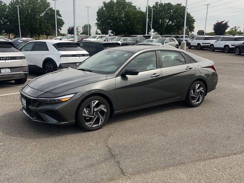 Used 2025 Hyundai Elantra Sport image 1