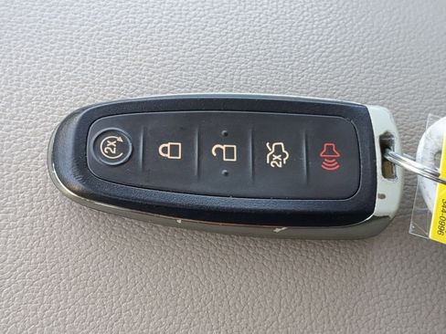 Used 2019 Ford Escape SE image 36