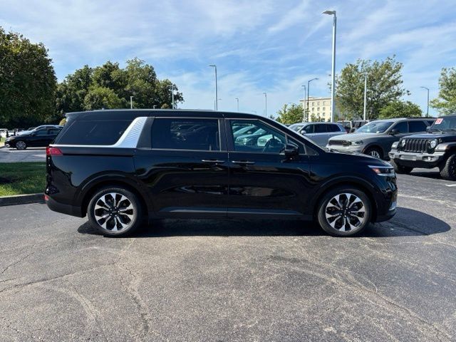 Used 2024 Kia Carnival EX FWD image 14