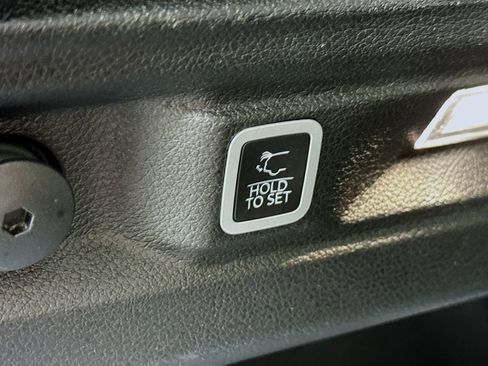 Used 2023 Jeep Grand Cherokee L Limited AWD/4WD image 31