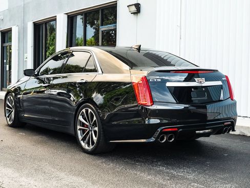 Used 2018 Cadillac CTS V w/ Luxury Package RWD image 7