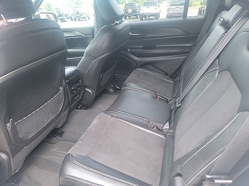 Used 2024 Jeep Grand Cherokee L Laredo image 12