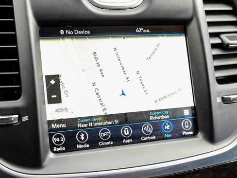 Used 2018 Chrysler 300 Limited image 21