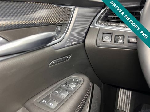 Used 2025 Cadillac XT5 Sportv w/ Technology Package image 8