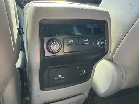 Used 2018 GMC Acadia SLT image 8