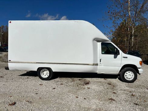 Used 2003 Ford E-350 and Econoline 350 Super Duty image 2