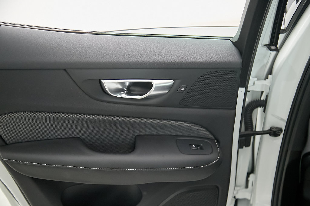 Certified 2025 Volvo S60 B5 Ultra AWD/4WD image 22