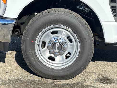 New 2026 Ford F350 XL w/ XL Chrome Package image 27